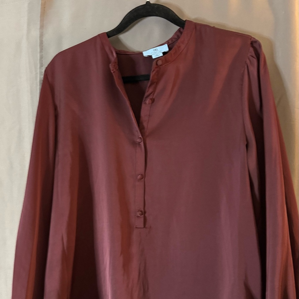 Women’s wine Button-Up Blouse. Size XL. 100% polyester. Brand: CeCe